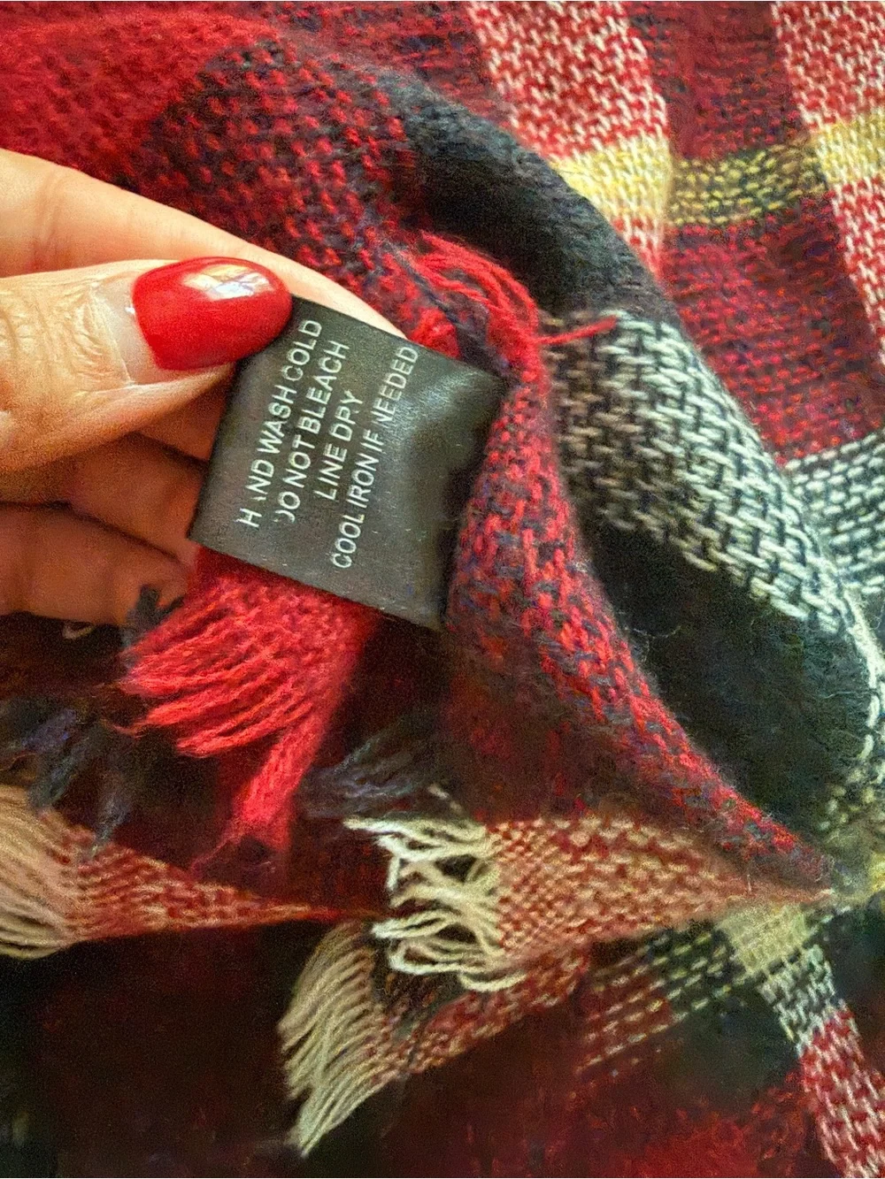 Plaid Fringe Scarves - Red & Black / Gray & Black